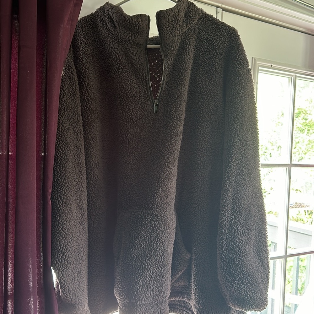 Fuzzy pull over - Picture 2 of 3